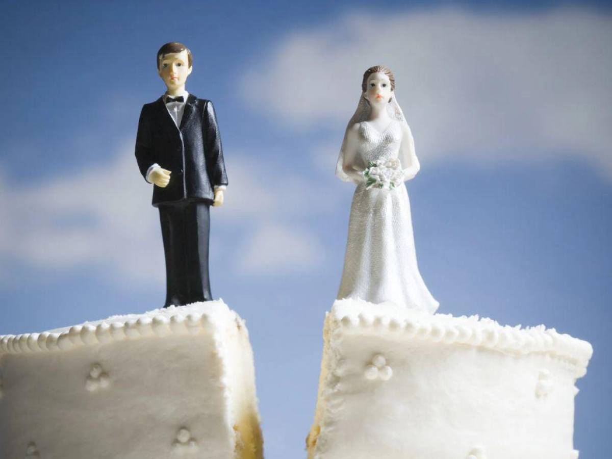 Novia se divorcia tres minutos después de haberse casado