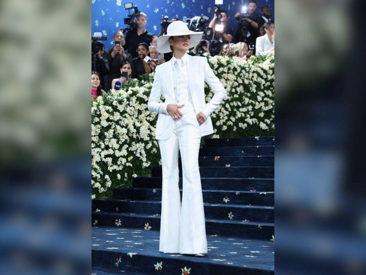 Met Gala 2025: Zendaya brilla con esmoquin blanco de Louis Vuitton