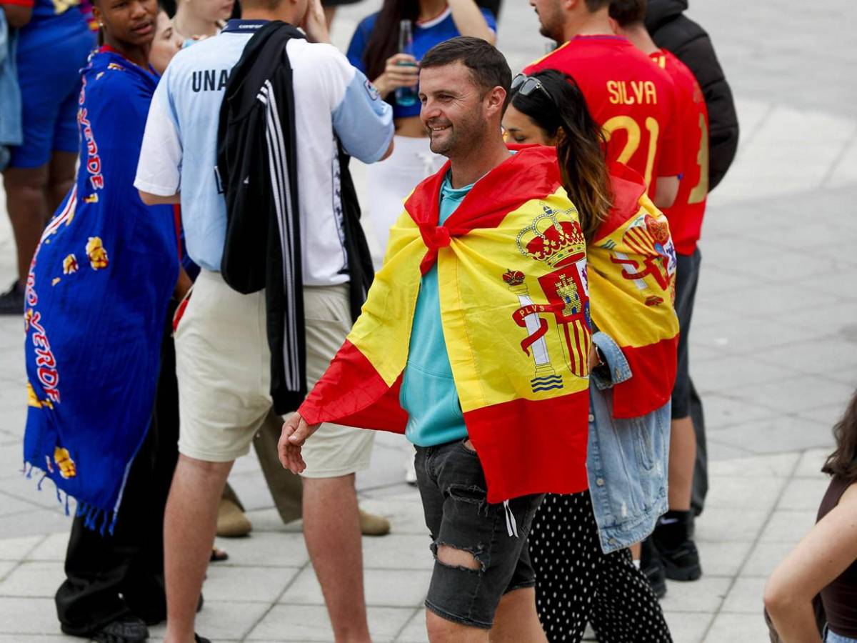 Locura en calles de Atlanta, cientos de españoles animan la previa España vs Cabo Verde