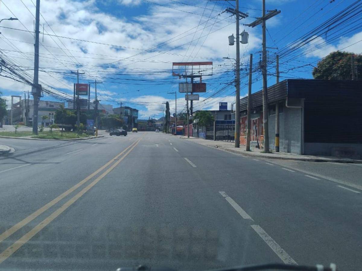 Bulevares libres y negocios cerrados: así amanece la capital este 1 de enero
