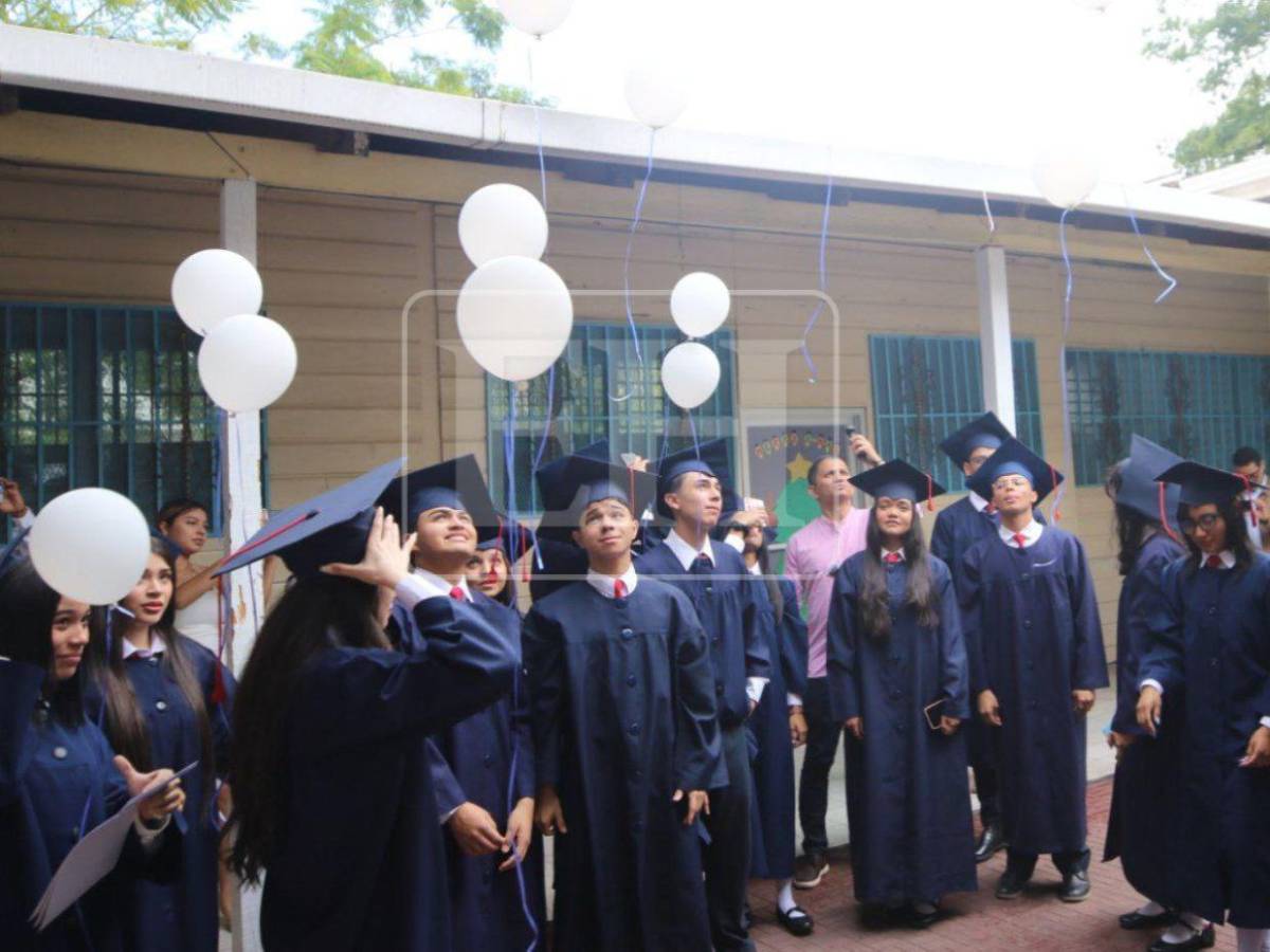 Nos puede más el orgullo que el dolor: padres honran a Emily en su graduación