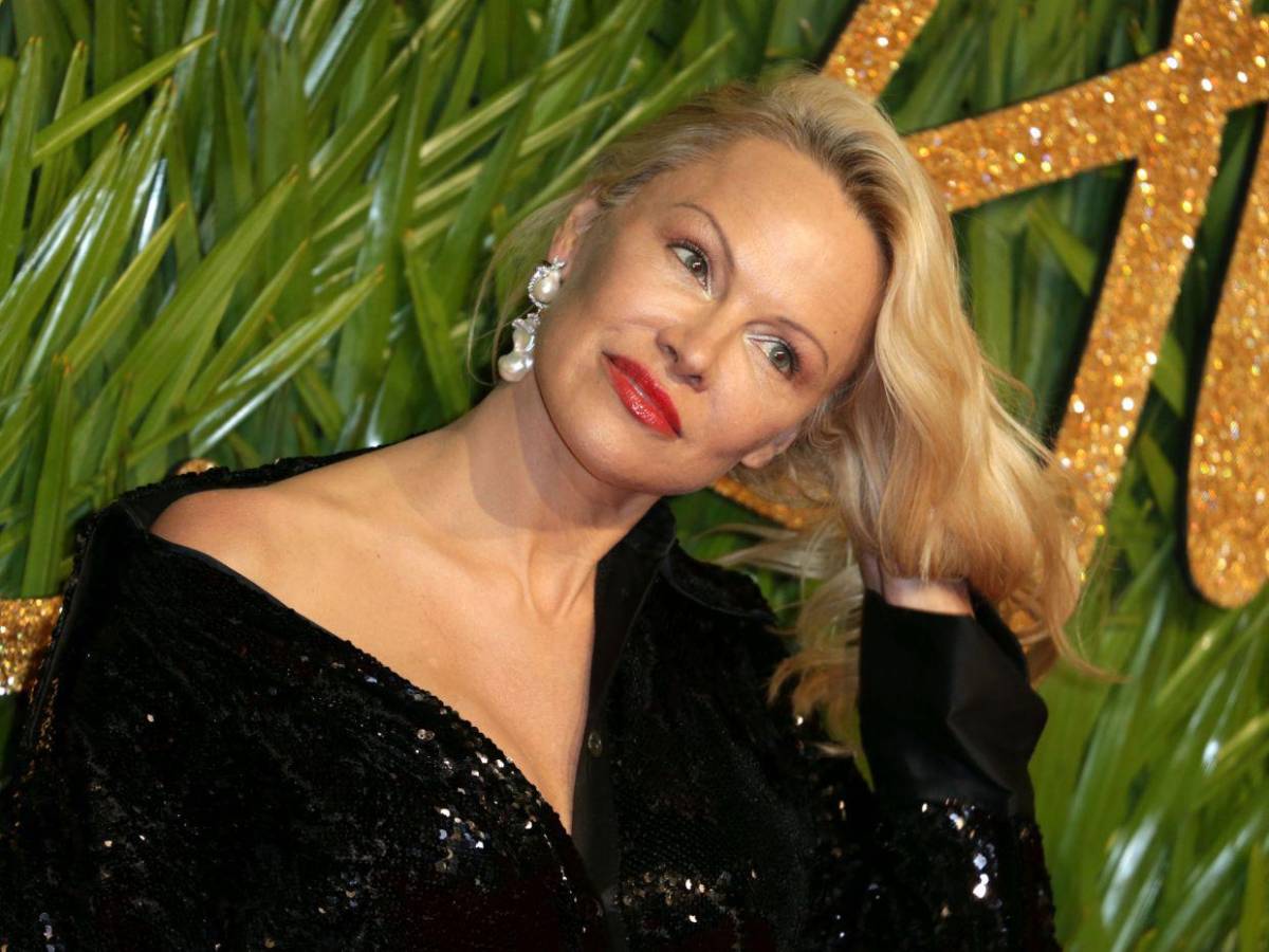 ¿Pamela Anderson y Liam Neeson tienen un romance? El gesto que desató los rumores