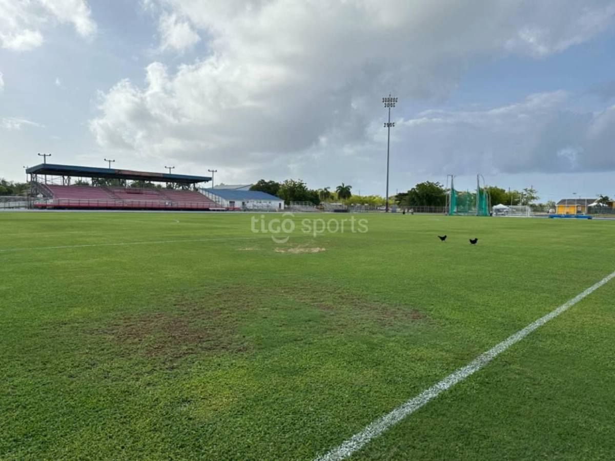Honduras sufre en la eliminatoria: Así es la pésima cancha en que jugará ante Islas Caimán