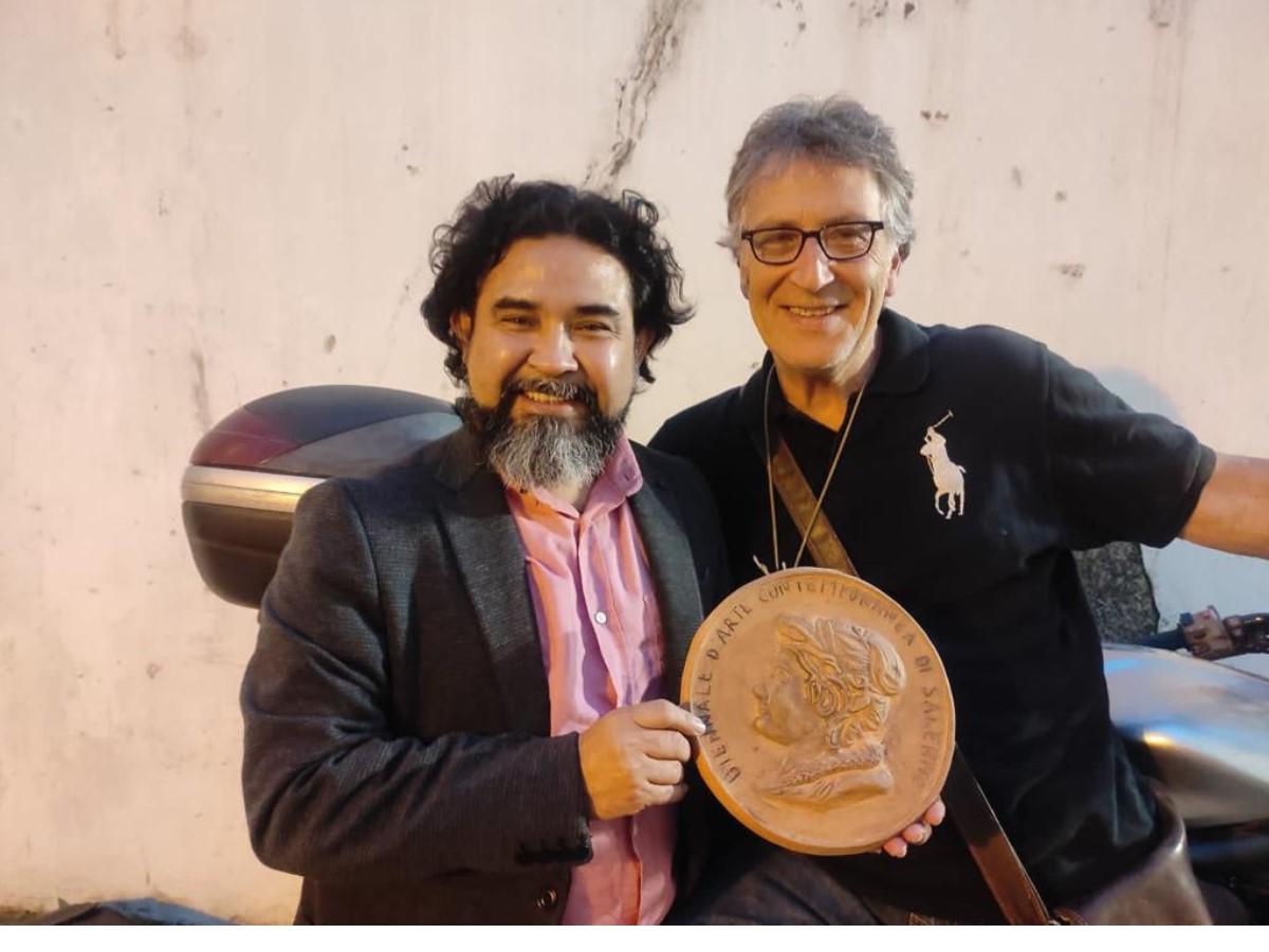 Obras de hondureño ganan mención honorífica en Bienal de arte en Italia