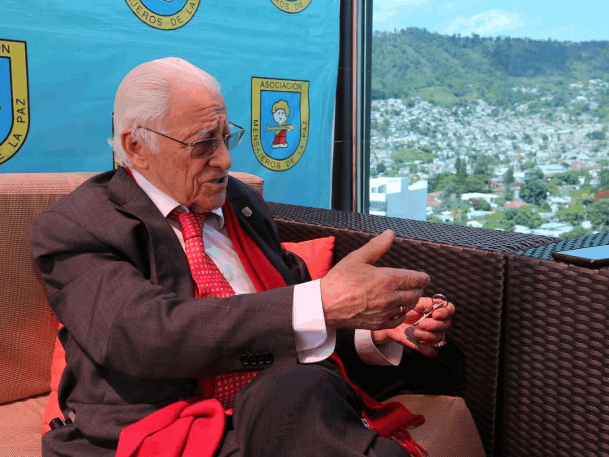 El padre Ángel García es un destacado filántropo español.