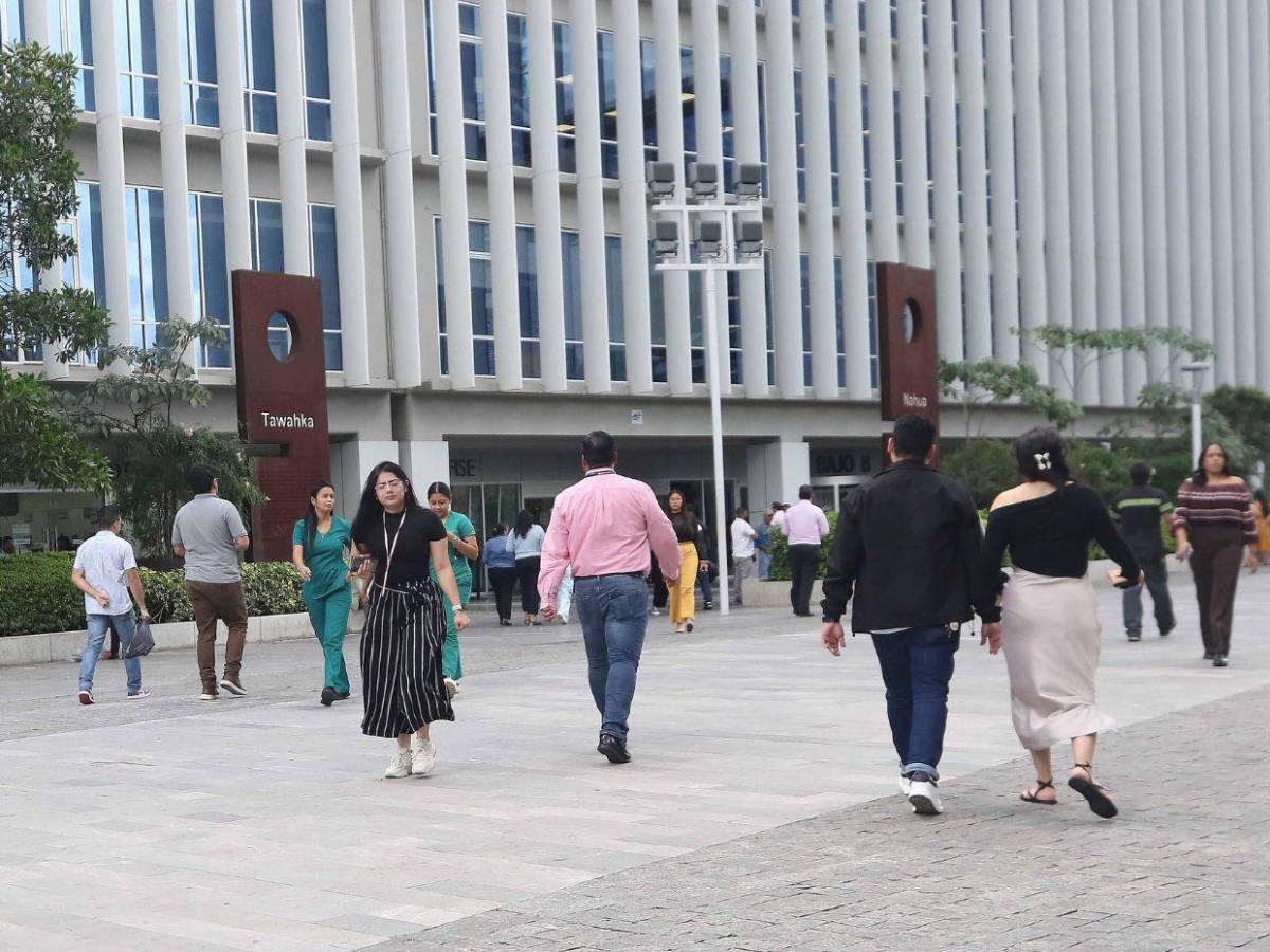 Oficinas estatales siguen atendiendo en horarios normales; solo una no opera