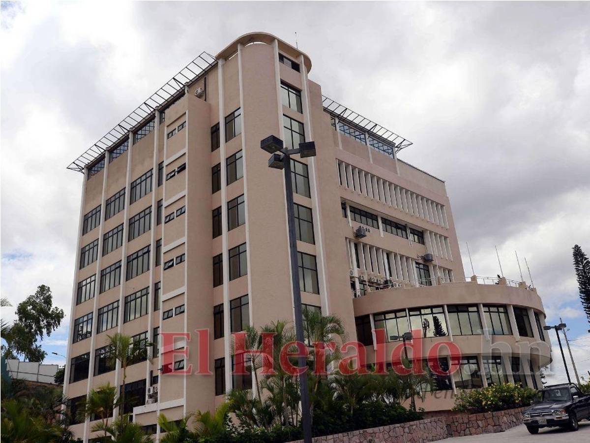 Al menos 54 cónsules serían removidos de Cancillería