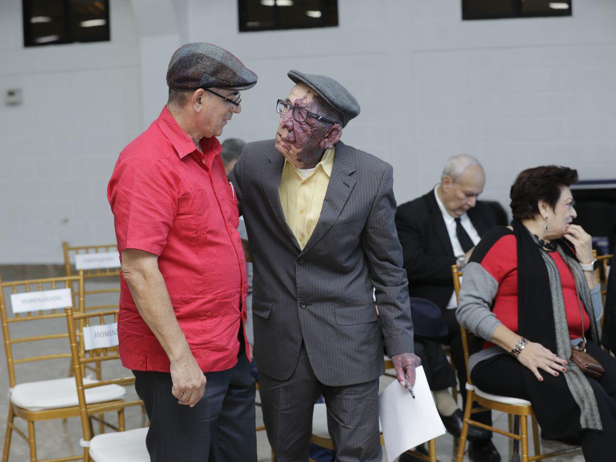 Entregan Premios Rafael Heliodoro Valle