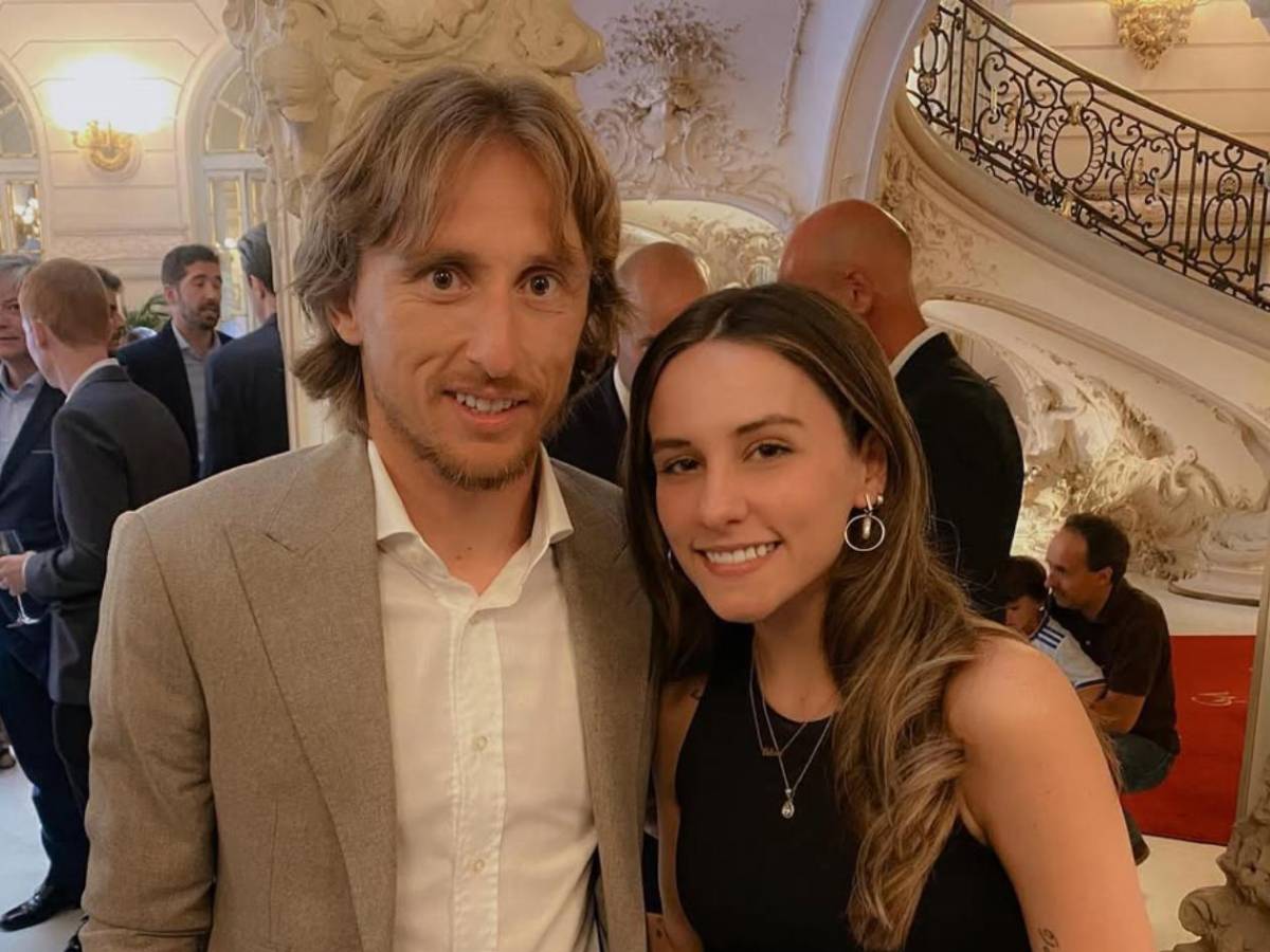 Periodista hondureña es sorprendida en España: Sus seguidores no pueden creer lo que pasó