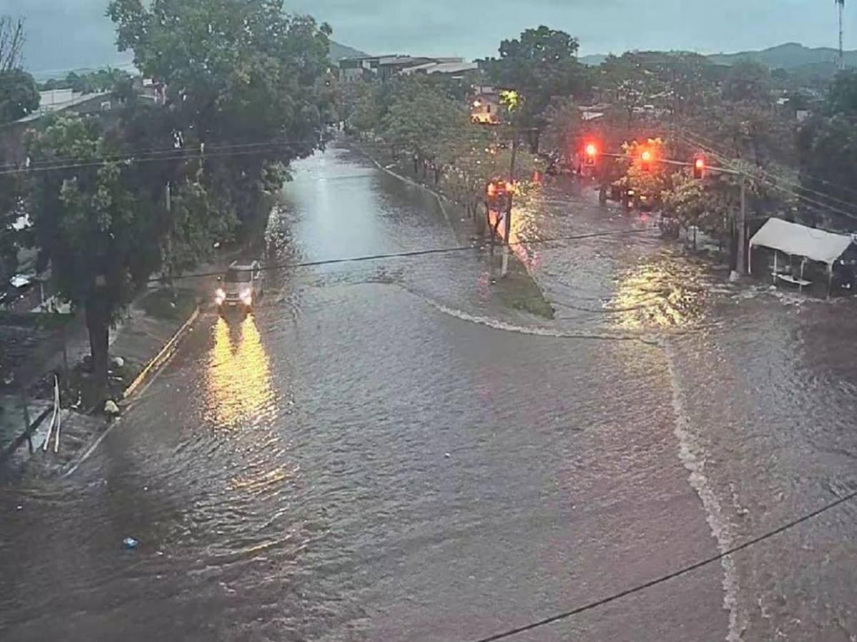 San Pedro Sula celebra su feria mientras lluvias provocan inundaciones en distintas zonas