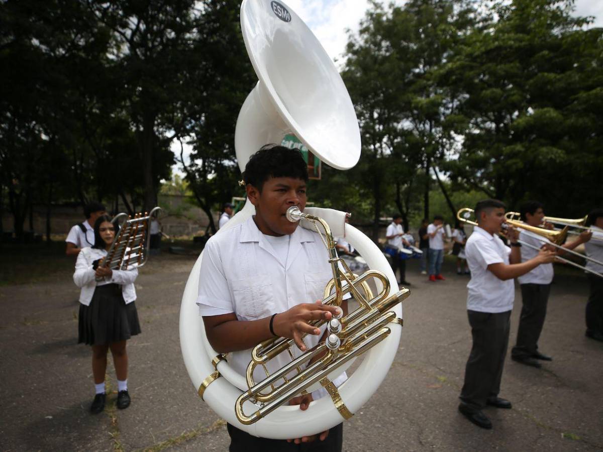 Banda marcial del Central Vicente Cáceres, 84 años de tradición en desfiles patrios
