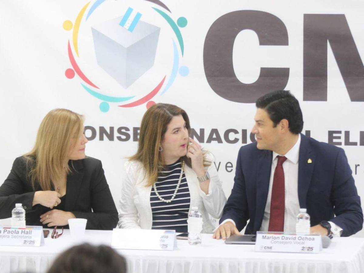 Entre risas y armonía, consejeros del CNE reciben ofertas para el TREP
