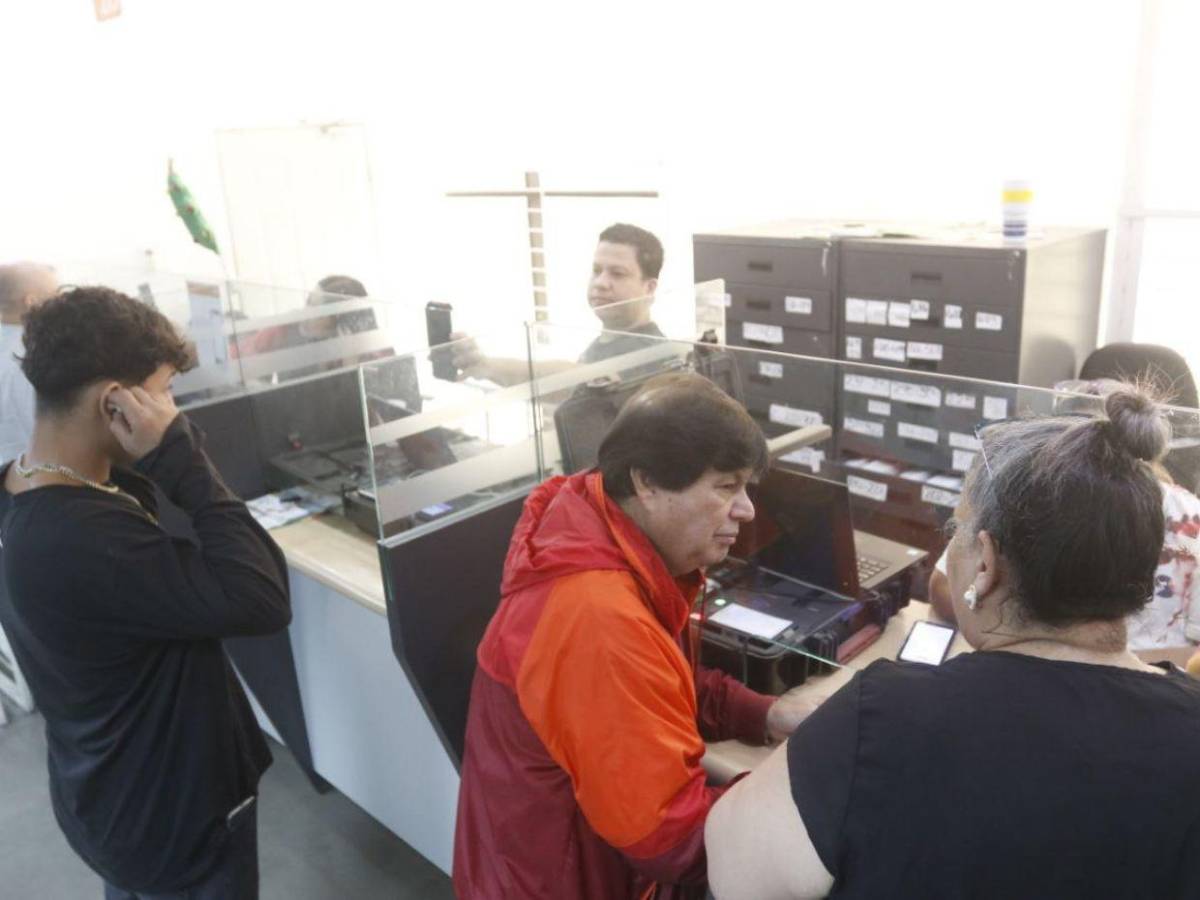 En la recta final de las elecciones, hondureños acuden el RNP para obtener su DNI