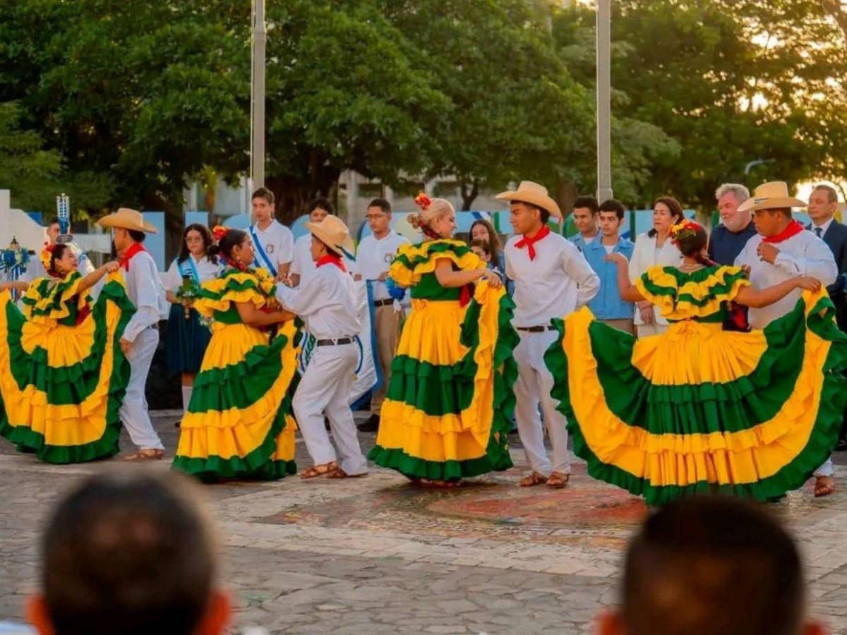 Así se rindió homenaje a la Bandera Nacional de Honduras en San Pedro Sula
