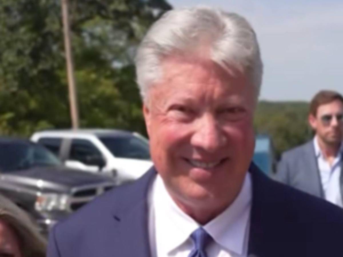 La caída del pastor Robert Morris: fundador de megaiglesia y exasesor de Trump, condenado por abuso sexual