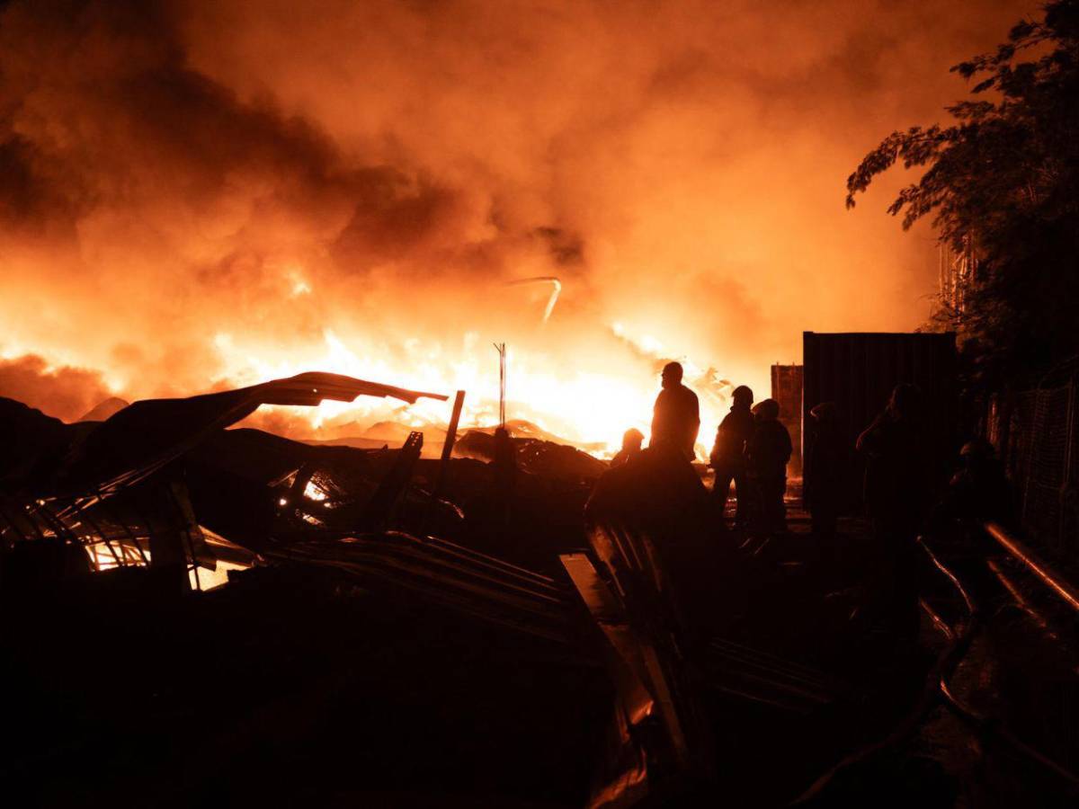 En fotos: explosión en zona industrial de Ezeiza, Argentina, desata infierno y deja 15 heridos