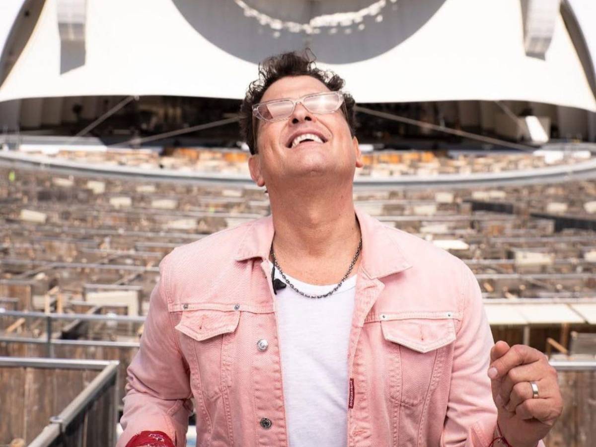 Carlos Vives celebra 30 años de La tierra del olvido con versión remasterizada