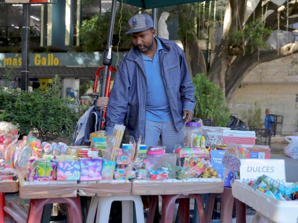 Hondureños entre anhelo de una Navidad tranquila y la incertidumbre por lentitud en resultados