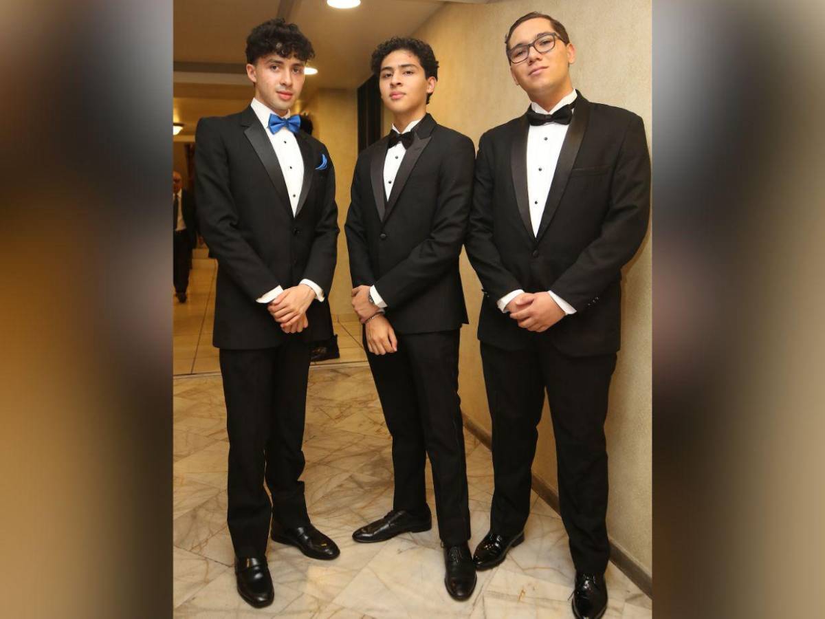 Seniors de la Macris School se despiden entre fotografías y recuerdos