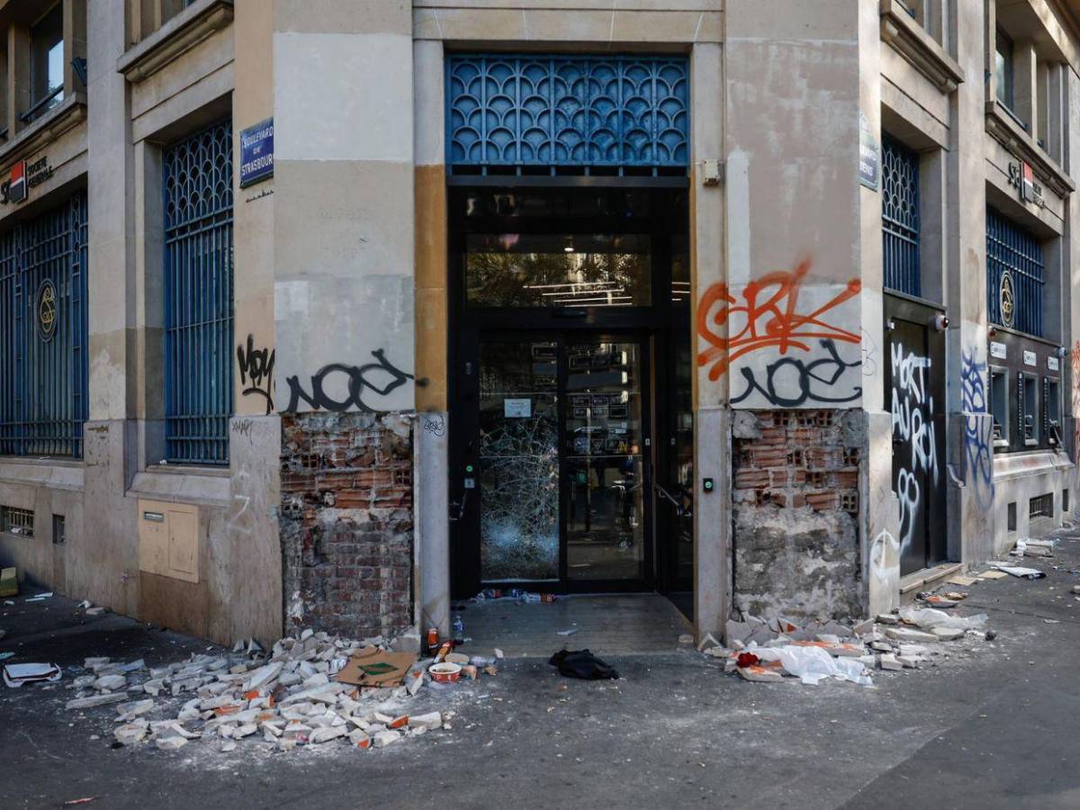 Así amaneció Francia tras las violentas protestas que dejaron más de 2 mil detenidos