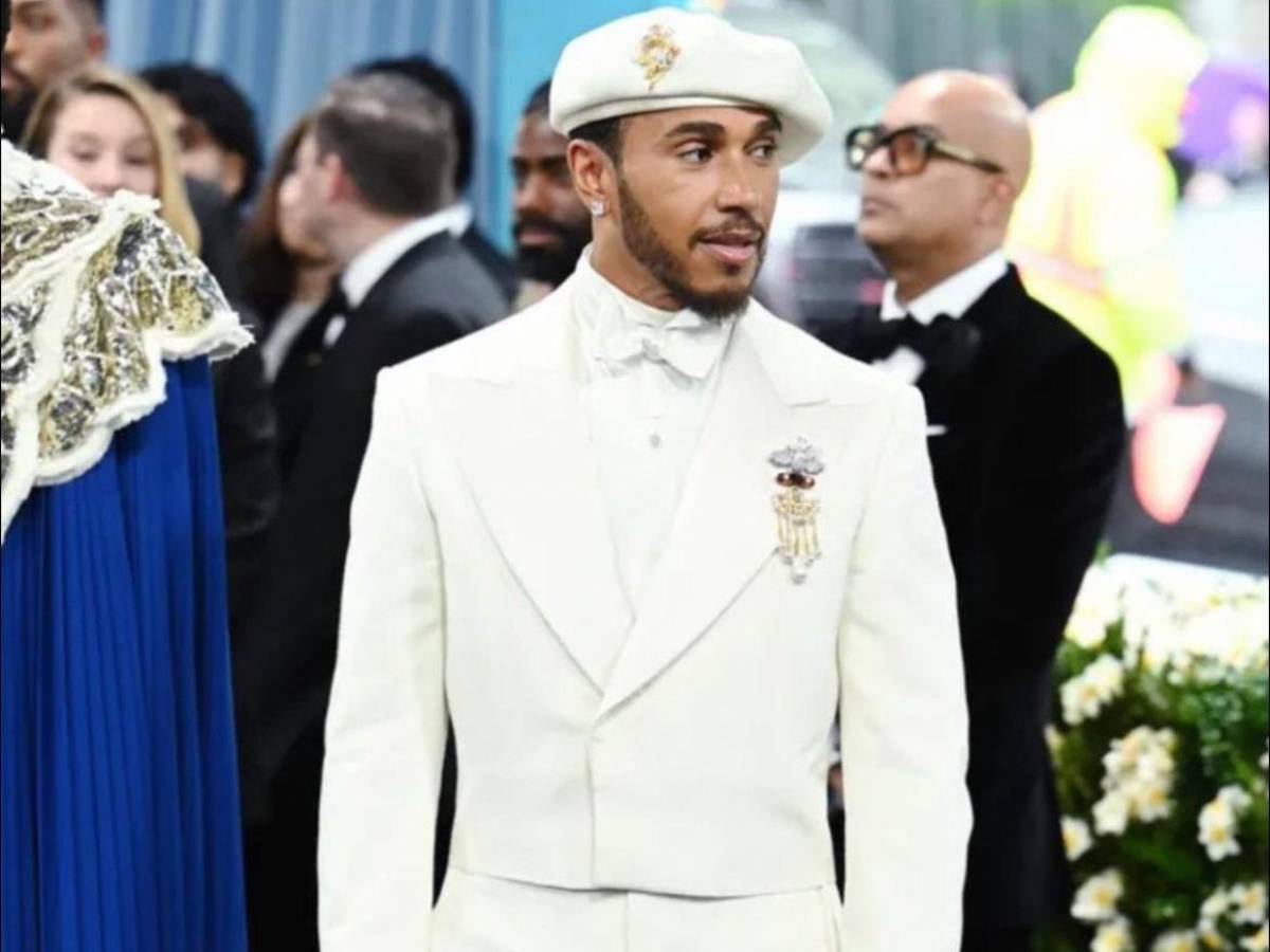 Así fue el elegante atuendo de Lewis Hamilton en la Met Gala 2025