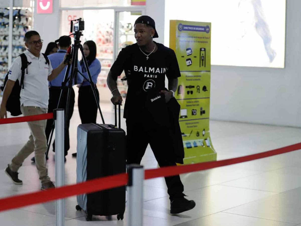 Julián junto a bella chica y Luis Palma solicitado: Legionarios viajan tras Honduras vs Nicaragua