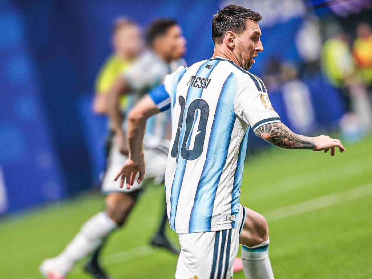 FIFA en polémica: Denuncian supuesta ayuda a Messi previo al Argentina vs Inglaterra en el Mundial
