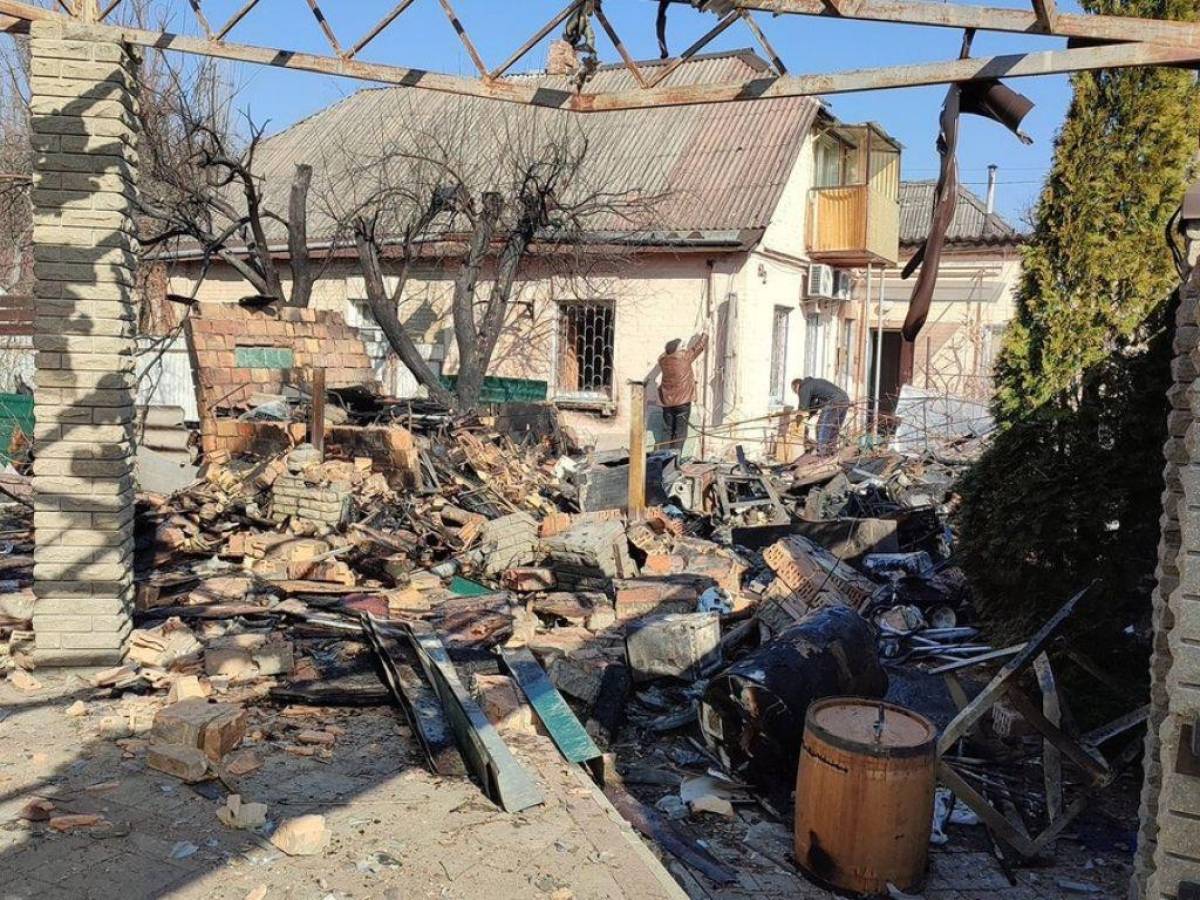 Rusia bombardea un barrio residencial en Kiev, capital de Ucrania