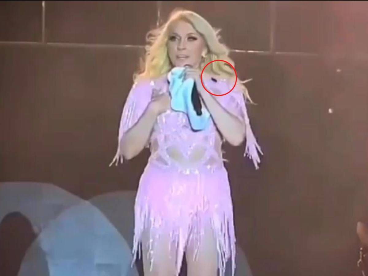 VIDEO: El susto de la cantante Yuri al darse cuenta que tiene una cucaracha en su ropa