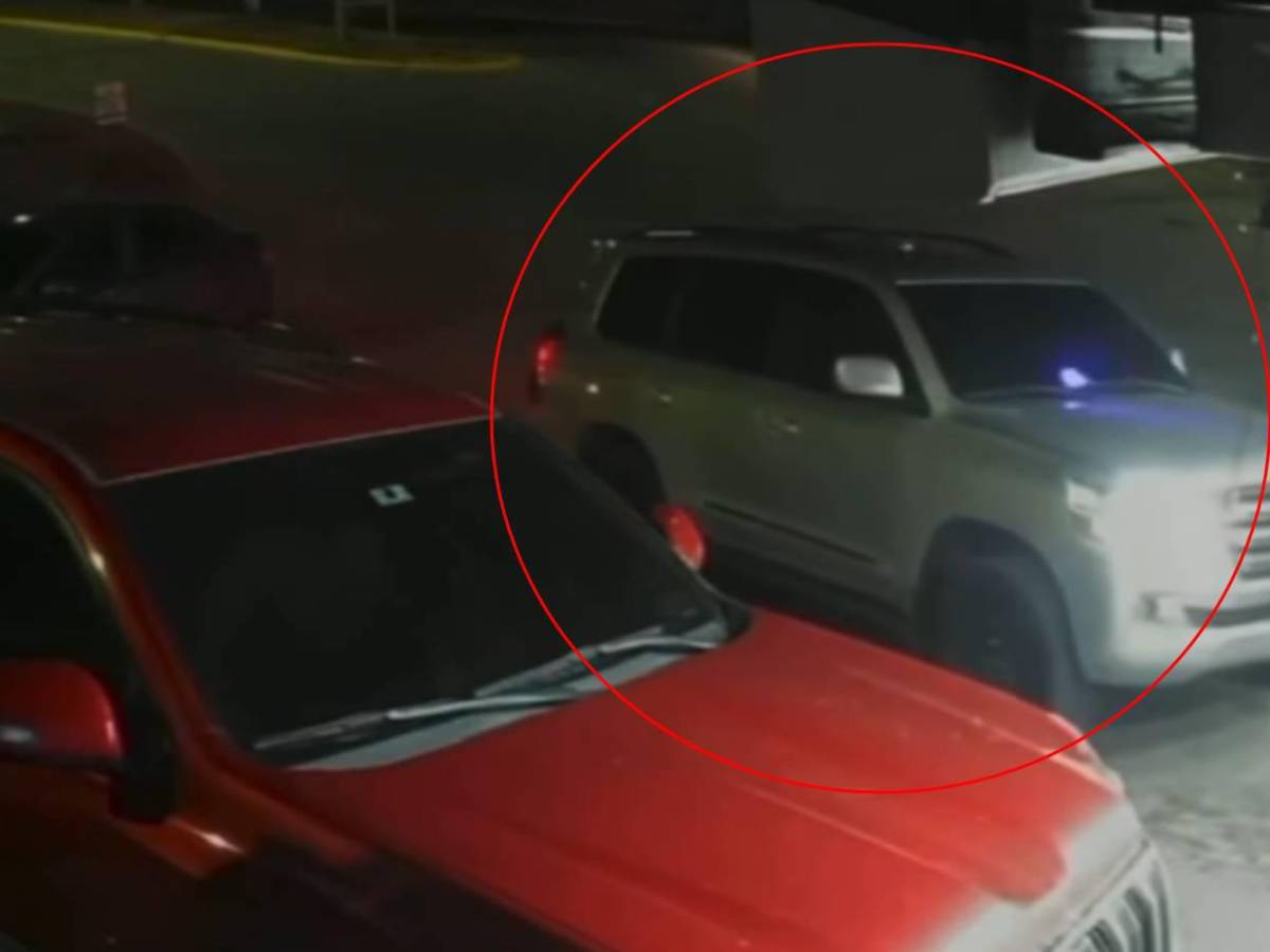 Esposa de Emilio Izaguirre sale en defensa de su hijo y expone mensajes tras choque de vehículo