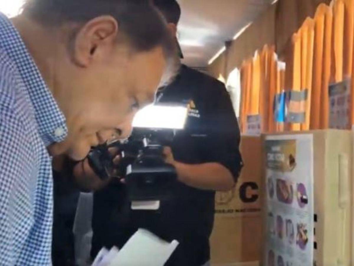 Precandidatos presidenciales ejercieron su voto en las primarias en Honduras