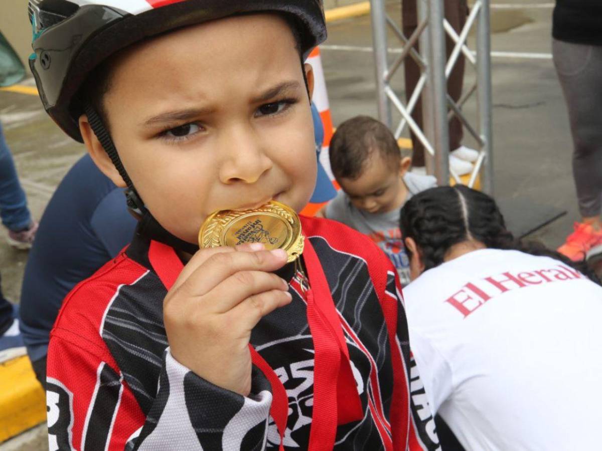 Pequeños brillan con entusiasmo en la Vuelta Infantil 2025