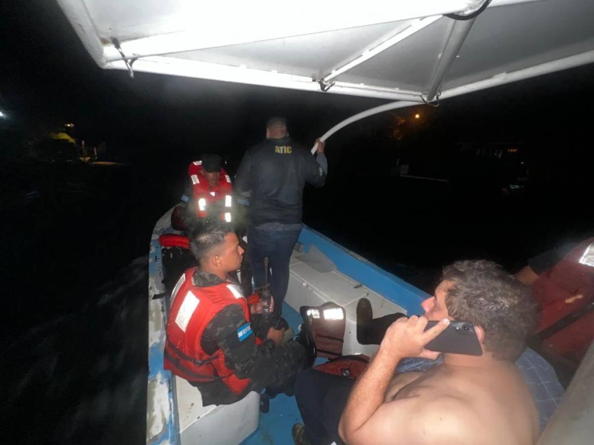 Rescatan a personal de la Atic y del MP que naufragó en Caribe hondureño; hay dos desaparecidos
