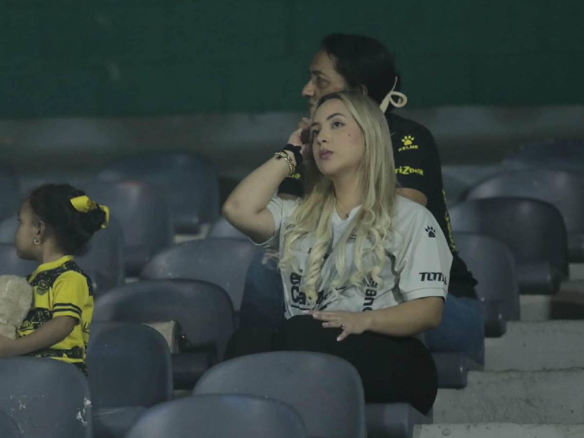 Esposa de jugador y periodistas deslumbran: Bellas chicas en el Real España vs Los Ángeles FC