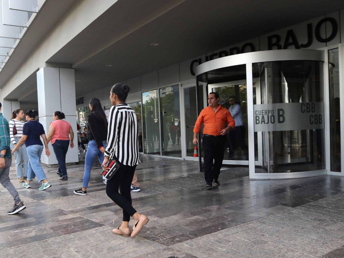 Oficinas estatales siguen atendiendo en horarios normales; solo una no opera