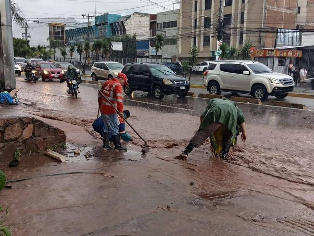 Primeras imágenes de los destrozos que dejó hora y media de lluvia en Tegucigalpa