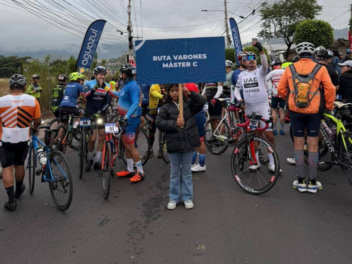 Entre tensión y emoción, así estaban los ciclistas antes de arrancar la Vuelta EL HERALDO 2025
