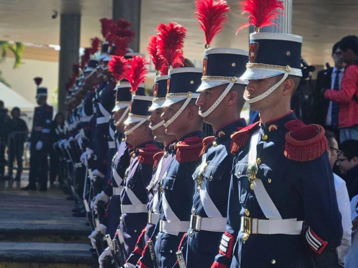 Ambiente en las afueras del Congreso Nacional previo al inicio de primera legislatura