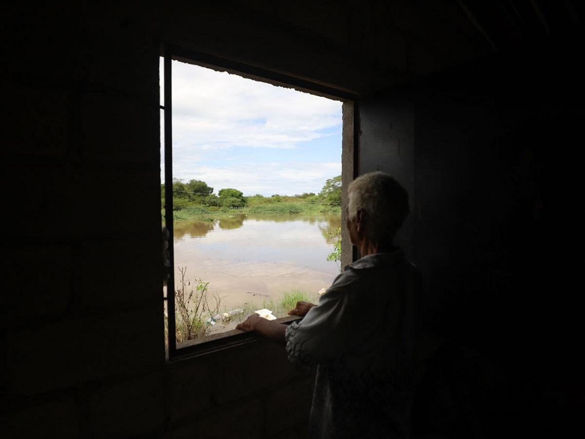 Don Fabián Ferrufino ya perdió la cuenta de cuántas veces vio su casa anegada.