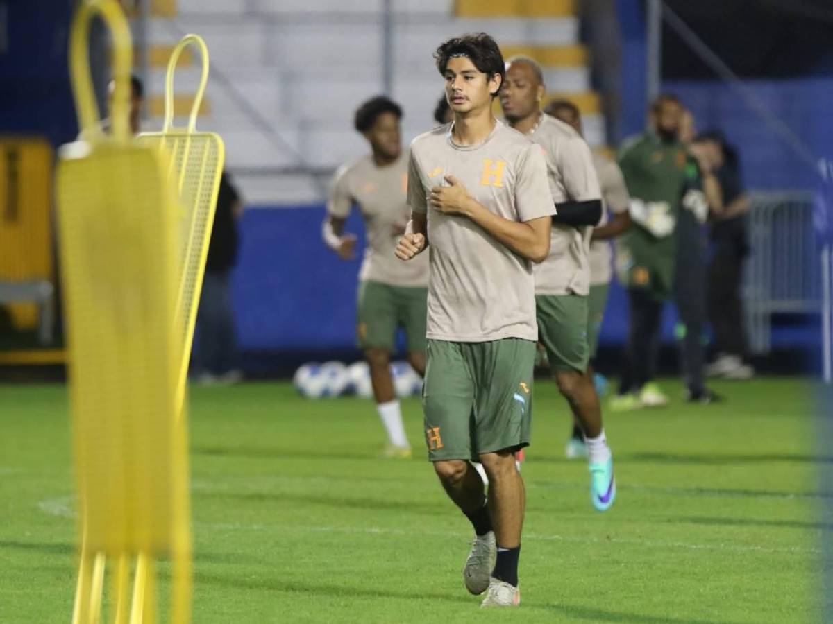 Madre de futbolista explota contra técnico de la Selección de Honduras por no meterlo a jugar