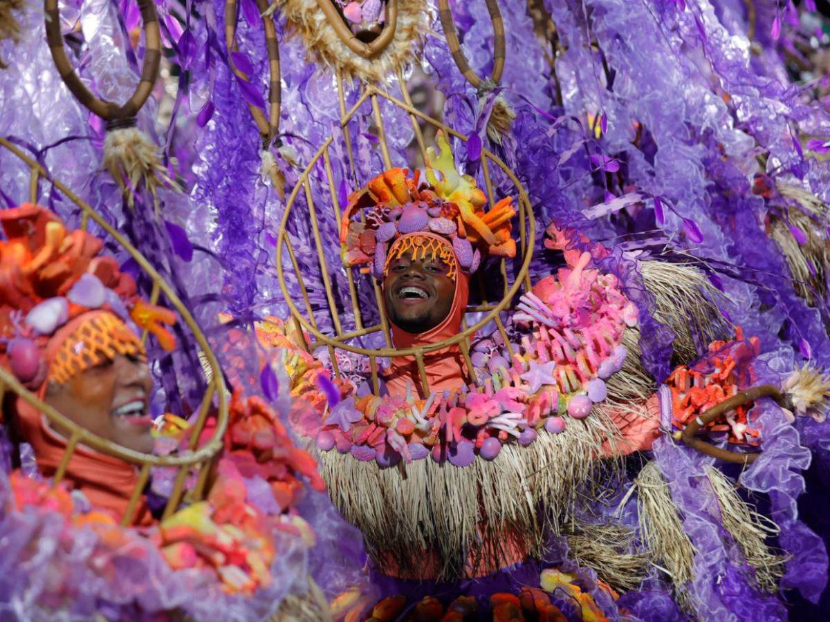 Carvanal 2025: Escuelas de samba destacan la herencia africana en Brasil