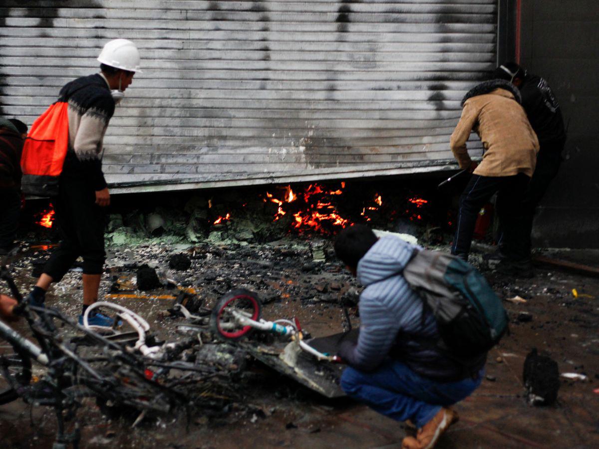 Suben a 17 los muertos en Perú por choques entre manifestantes y fuerzas del orden