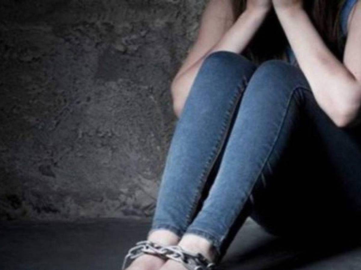 Mujer escapa tras ser secuestrada, abusada y encerrada en un contenedor en Florida