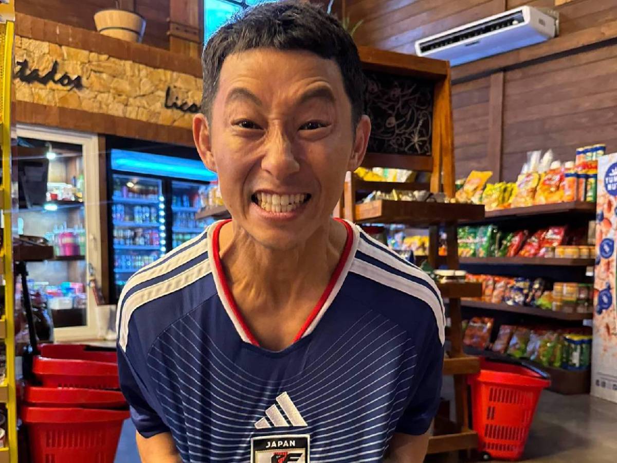 Carlos Espina sorprende a Shin Fujiyama con impresionante regalo: Lo que le dio en pleno Mundial