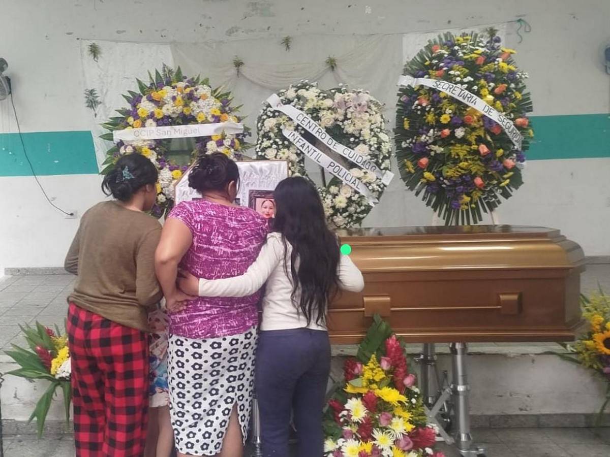 Le pido a Dios que me dé fuerzas: lágrimas y luto en velorio de Yuli Solórzano, oficial asesinada por su pareja