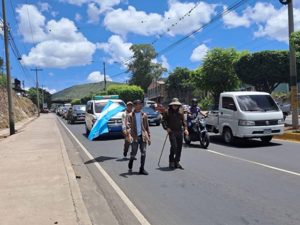 Así llegó a la capital el padre Leopoldo Serrano tras 10 días de caminata por el diálogo y la paz electoral