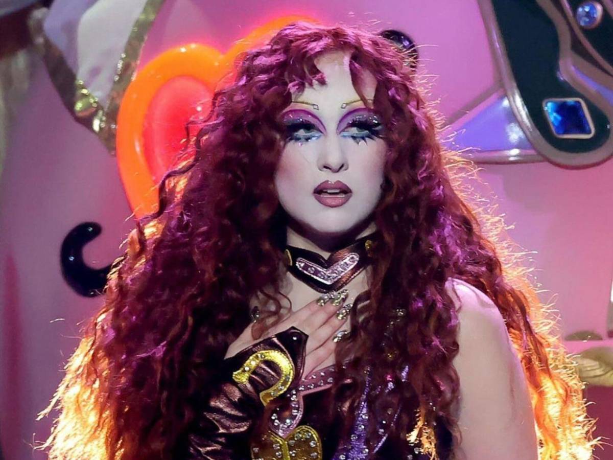 ¿Abuso laboral? Chappell Roan desata controversia por gesto hacia su asistente