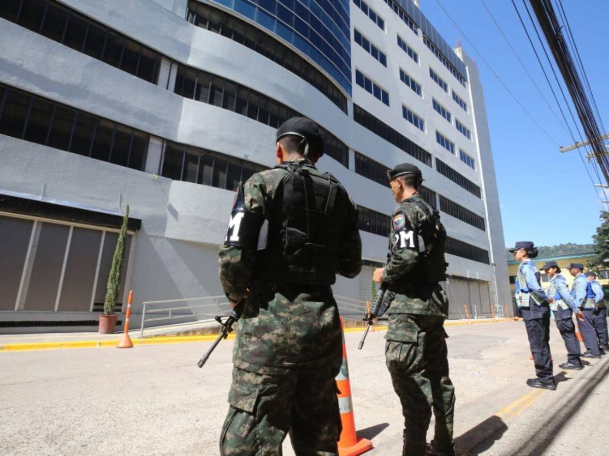 Instalaciones del CNE bajo resguardo militar y policial previo a elecciones
