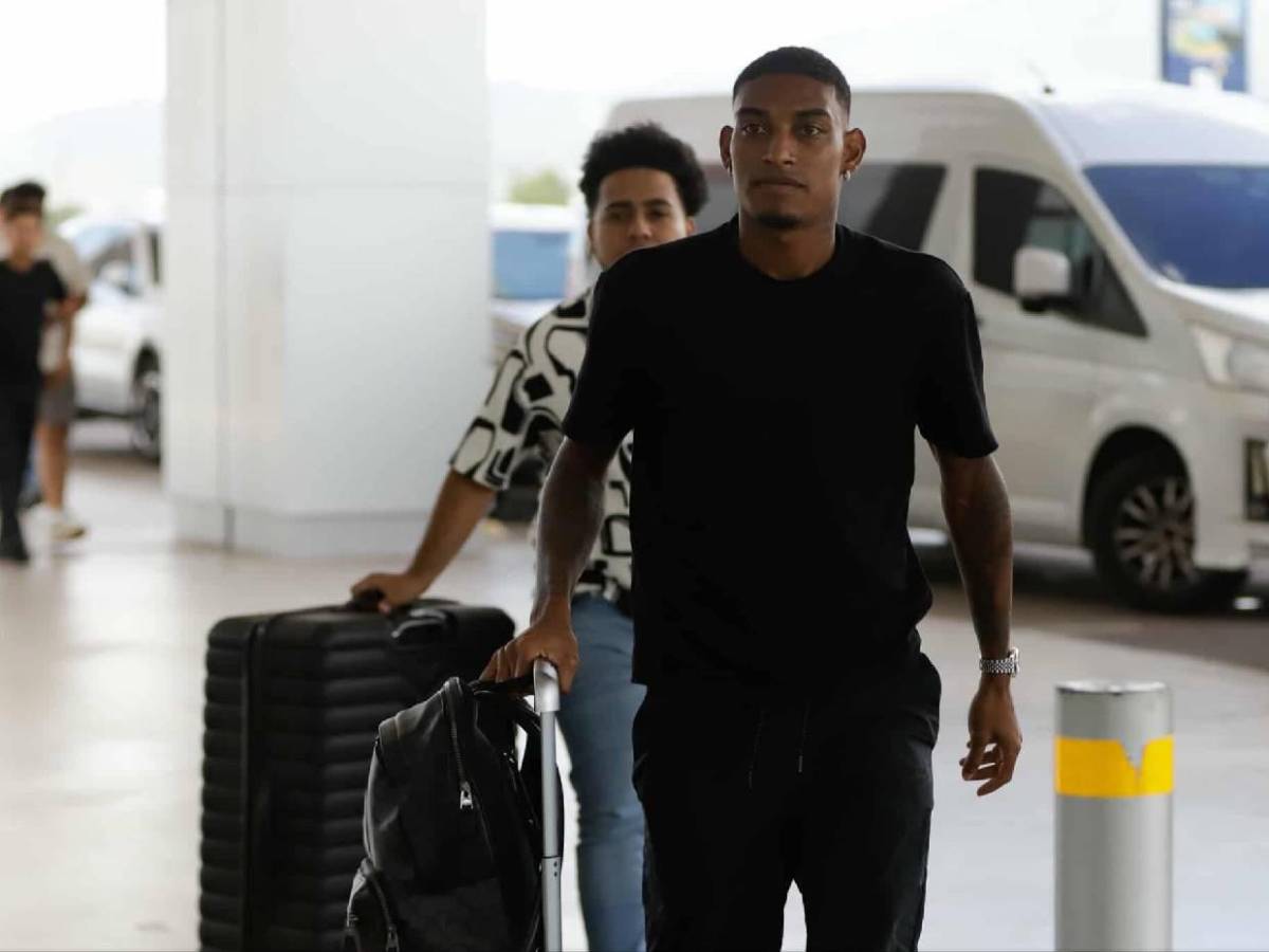 Julián junto a bella chica y Luis Palma solicitado: Legionarios viajan tras Honduras vs Nicaragua