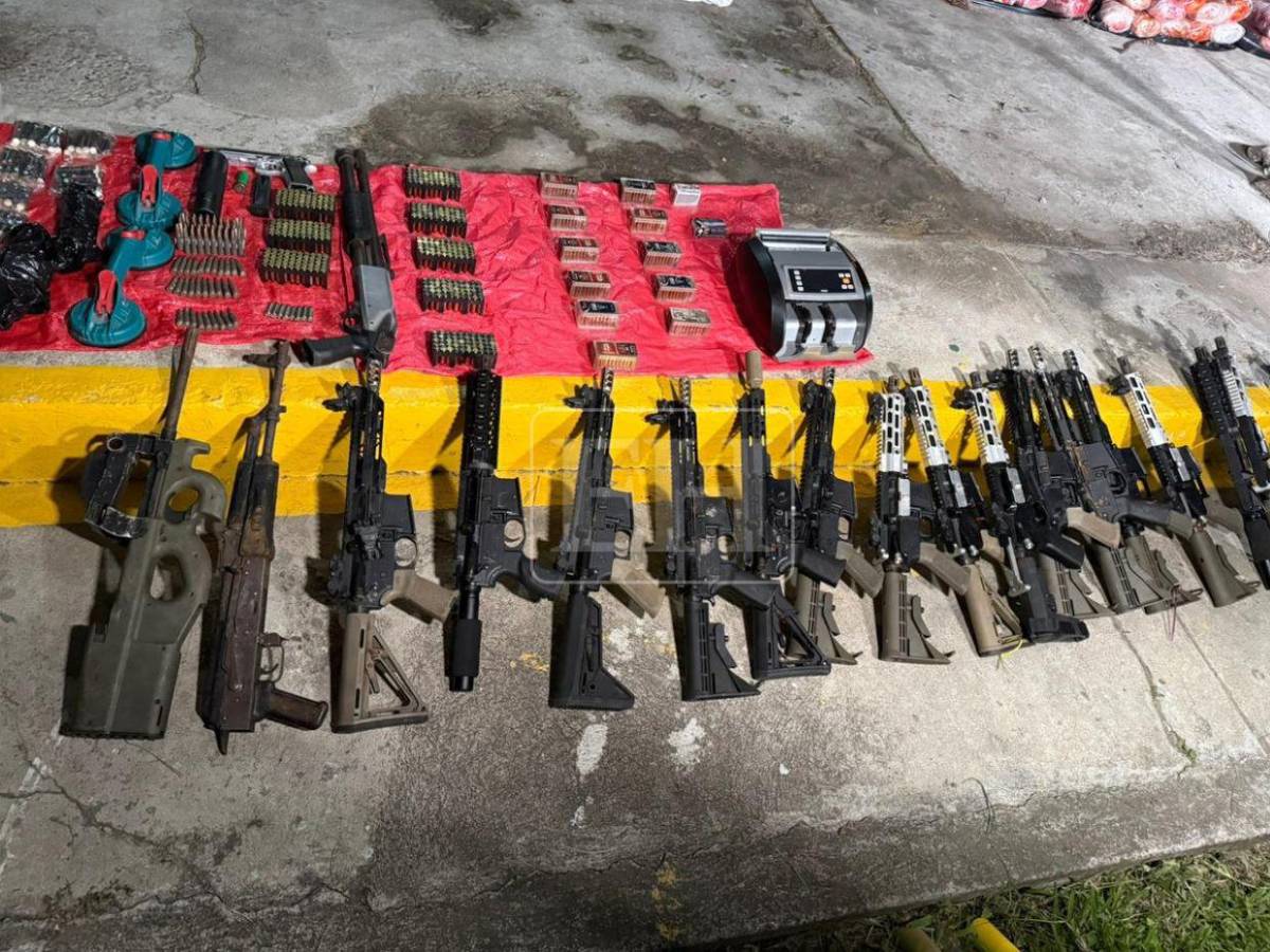 Armas, bombas, drogas y uniformes de la DEA: los decomisos tras operativo en SPS